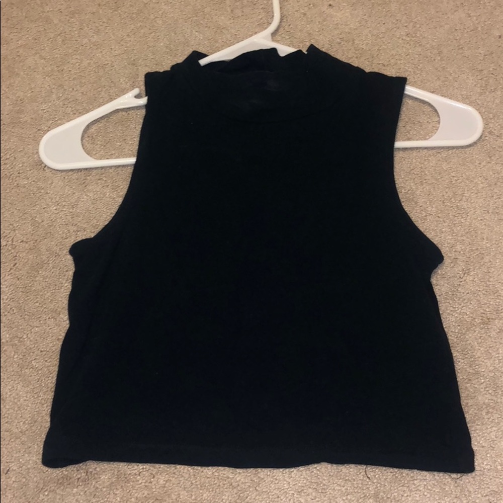 Black cropped tank
